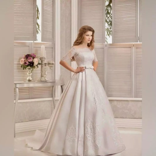 Elegant Lace and Satin Wedding Dress - Lacy Romance 6-8