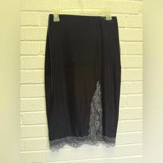 Elegant Black Velvet Pencil Skirt with Lace Trim H&M Medium