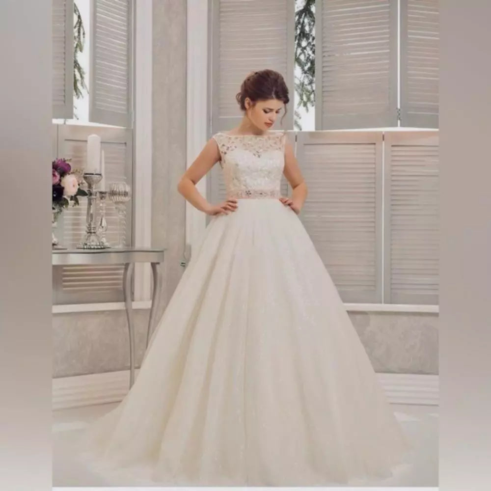 Elegant Lace Detail Ball Gown Wedding Dress 6-8