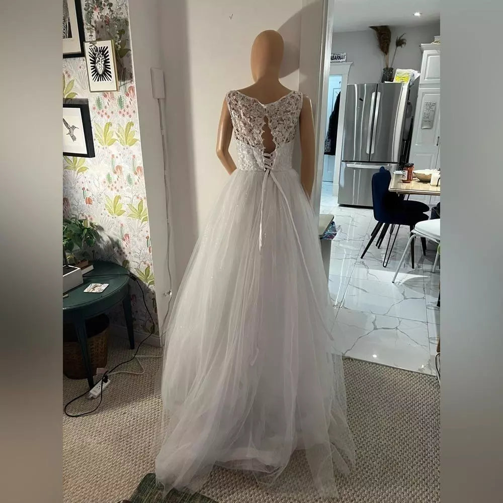 Elegant Lace Detail Ball Gown Wedding Dress 6-8